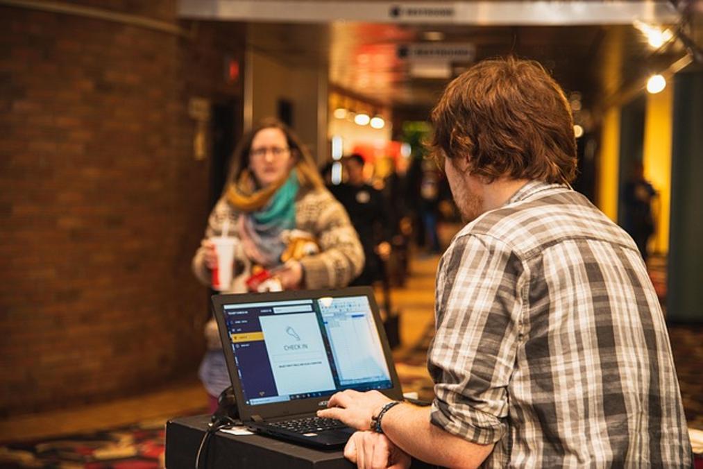 wie man einen Epson-Scanner mit dem Computer verbindet
